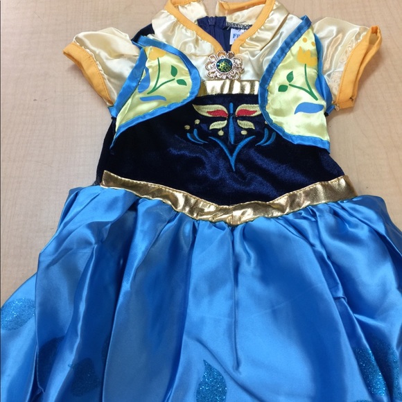 Princess Anna Dress Up 🎉 - Picture 4 of 8